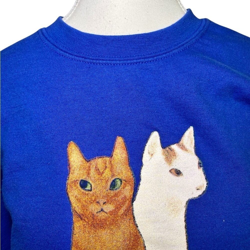 Emma Chamberlain Blue Crewneck Cat Sweatshirt - Picture 4 of 14